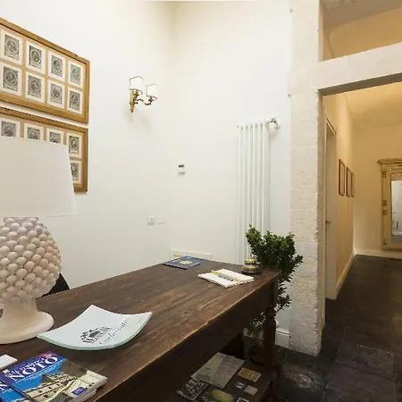 San Carlo Oda ve Kahvaltı Noto