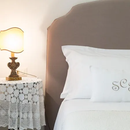 San Carlo Oda ve Kahvaltı Noto